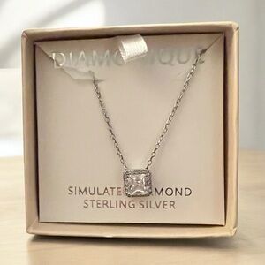 EUC~Diamonique halo Sterling Silver .925
Cubic Zirconia Halo Necklace
Length 18”